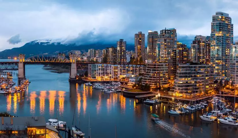 Burrard-Bridge-Vancouver-British-Columbia-in-Canada